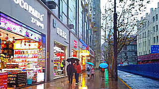 Shanghai Street Scene – Nanjing East Road Pedestrian Street