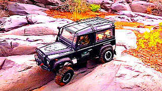 RC Land Rover Defender D90 in the Mud