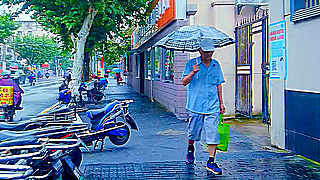 Walk in Shanghai – Longchang Road on a Rainy Day