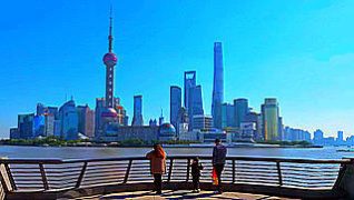 Walk in Shanghai – The Bund on a Sunny Day