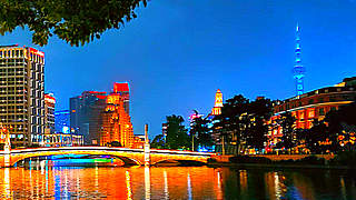 Walk in Shanghai – Beautiful Evening on the Suzhou River